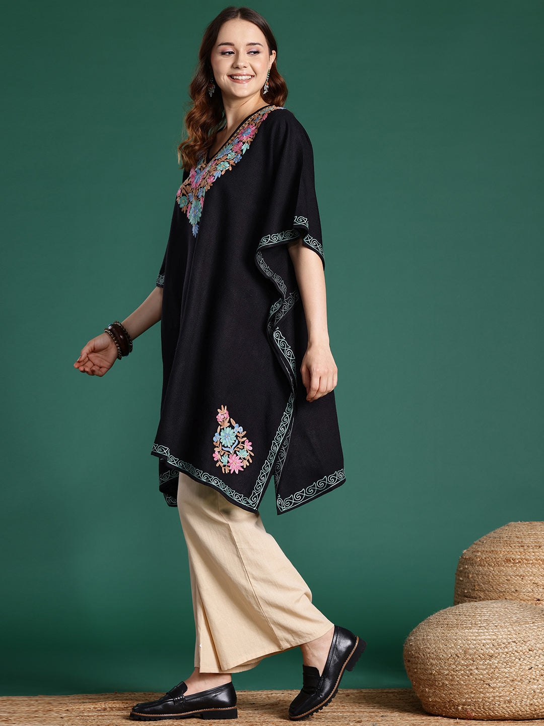 Women Black Floral Kashmri Aari Embroidered Thread Work Pheran