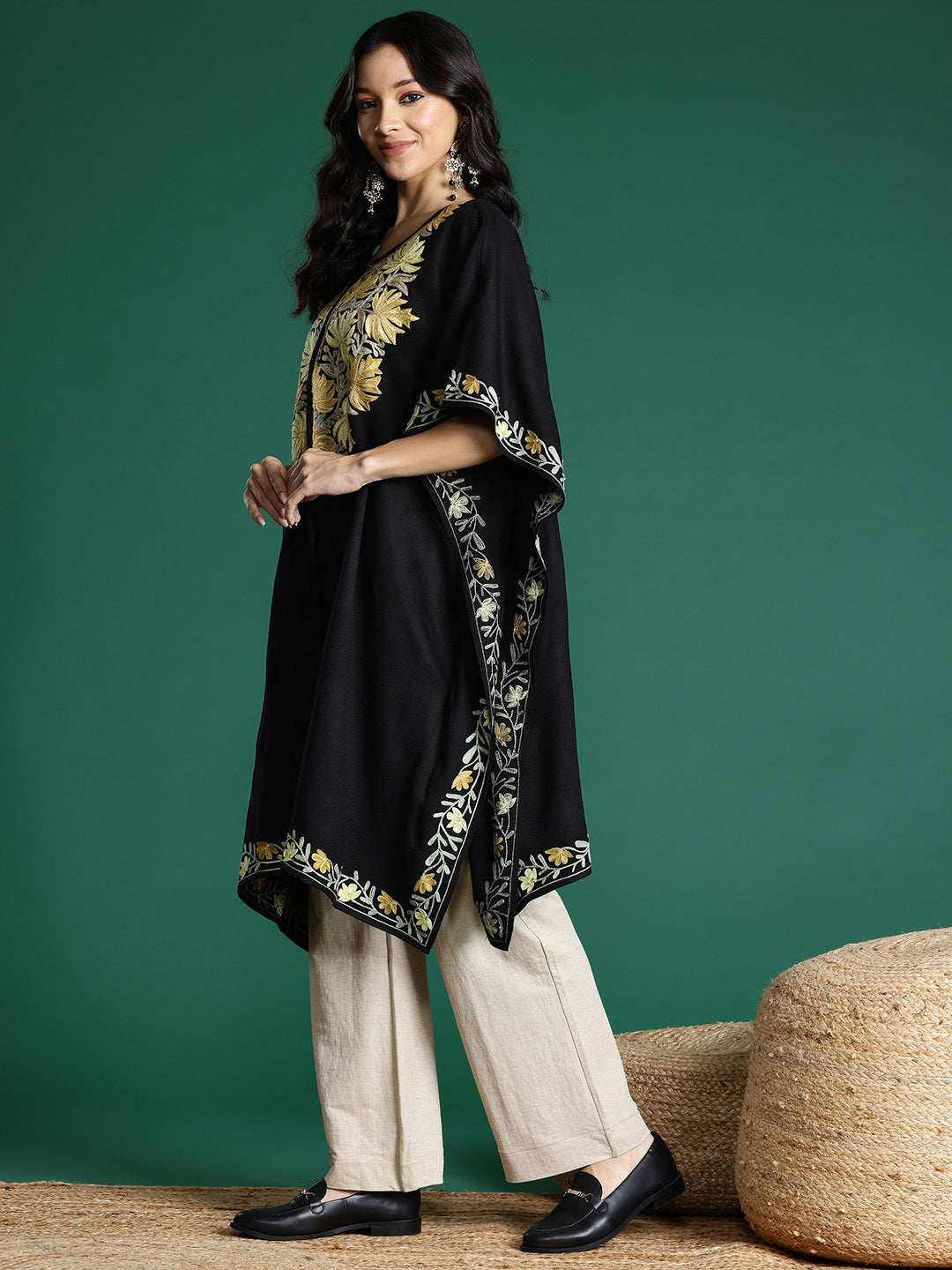 Freesize kaftan with floral embroidery and flared sleeves