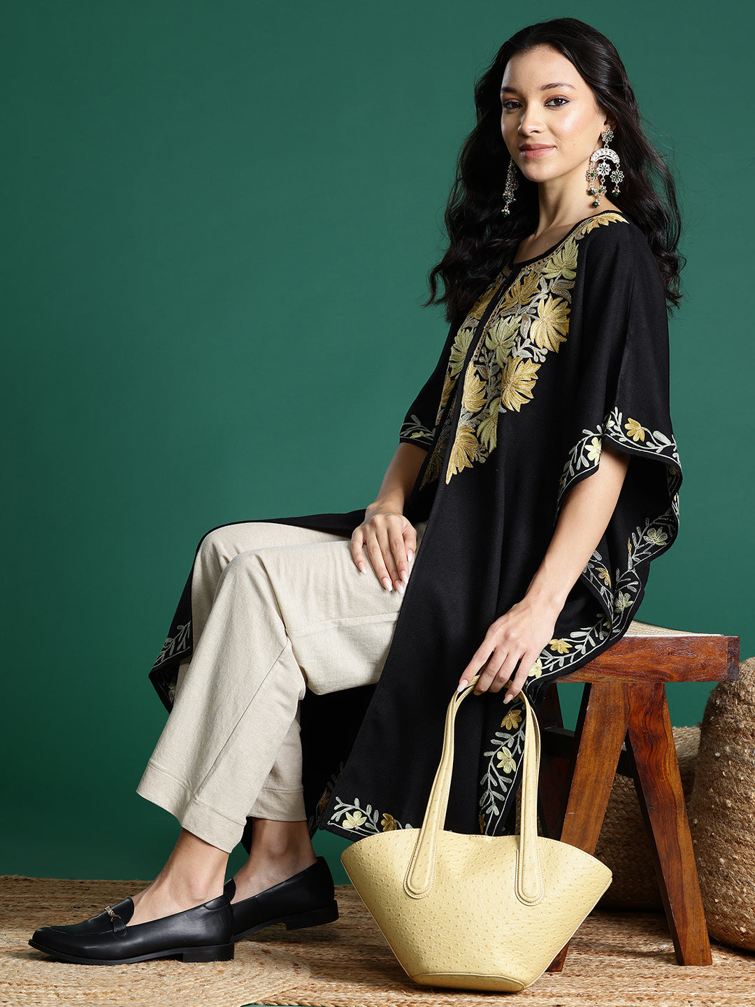 Freesize kaftan with floral embroidery and flared sleeves