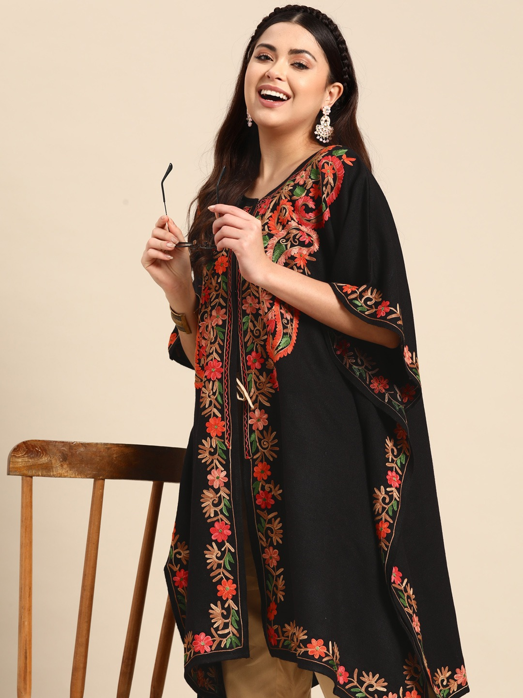 Women Black Floral Embroidered Flared Sleeves Jacquard Pheran